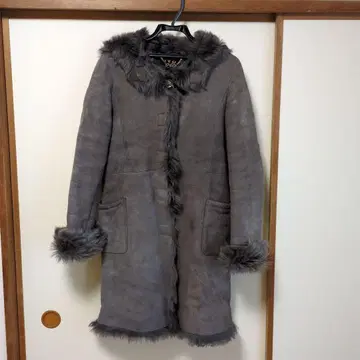 [리얼 무스탕] 그레이 무스탕 코트 후드 부착