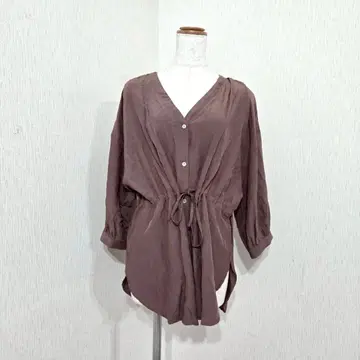 알마 디자인 V넥 7부 소매 블라우스 브라운 루즈핏 허리 조절