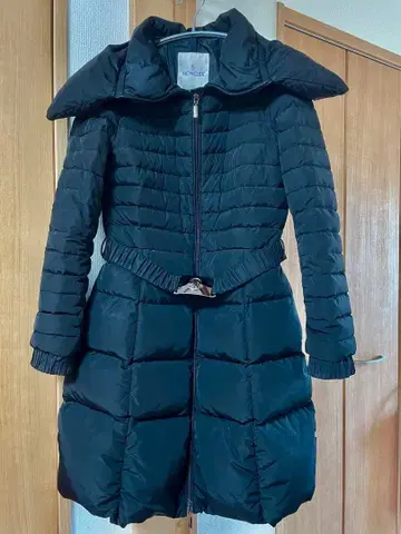 MONCLER 다운 자켓 블랙 허리 벨트 포함 사이즈 0