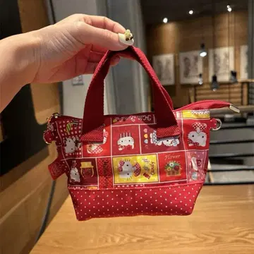 헬로키티 핸드백