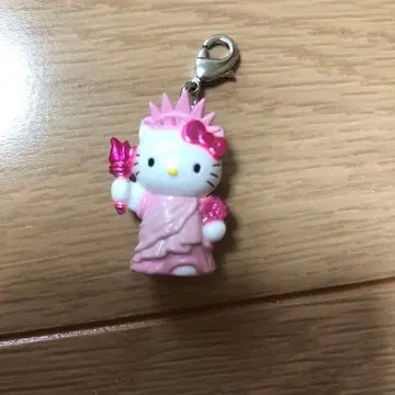 자유의 여신 헬로키티 참