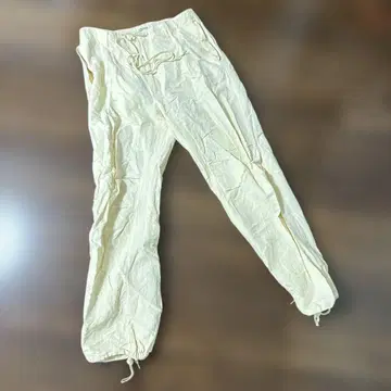 AURALEE 크림색 린넨 팬츠