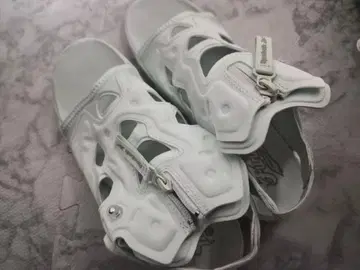 Reebok 화이트 스포츠 샌들