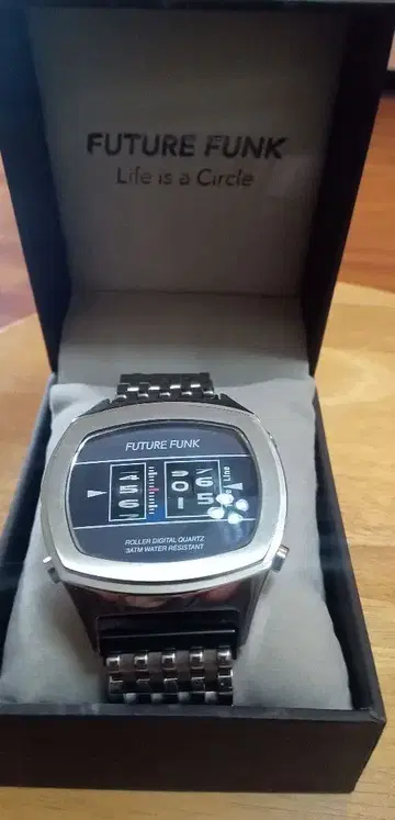 FUTURE FUNK 디지털 쿼츠 손목시계