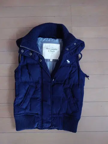 Abercrombie & Fitch 네이비 다운 베스트 XS