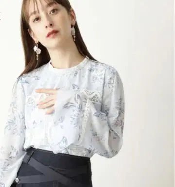 새상품급 JILLSTUART 질스튜어트 앤디 플라워 블라우스 블루