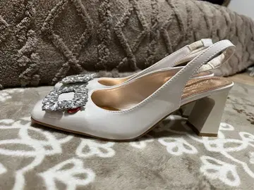 화이트 비쥬 스퀘어토 펌프스