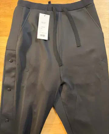 SY32 버튼 달린 캐주얼 팬츠