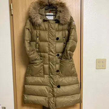MONCLER 카키 다운 자켓