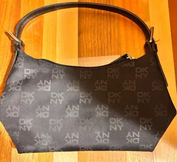 DKNY 블랙 나일론 핸드백