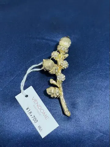 [ 익명 배송 ] 반돔 부티크 동동이 나무 열매 브로치 골드 계열