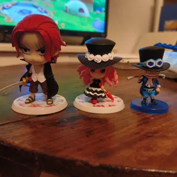 샹크스 페로나 사보 피규어 세트