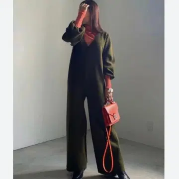 Ameri VINTAGE 딥 V넥 니트 올인원 카키