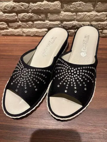 PANSY 스톤 장식 컴포트 샌들 블랙 M