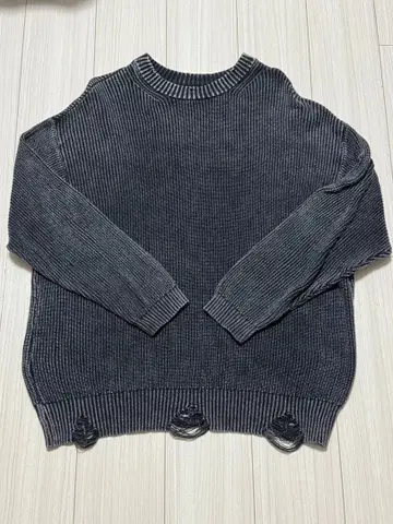 어반 리서치 다크 그레이 니트 M 사이즈