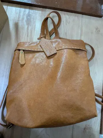 Dakota 샬롯 카멜 백팩