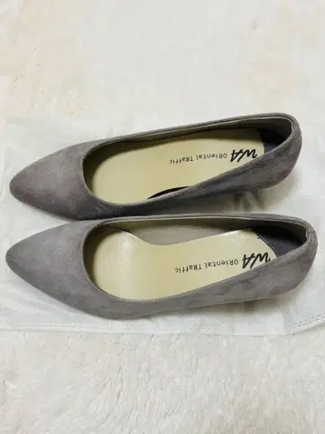 WA ORiental TRaffic 미들 힐 펌프스