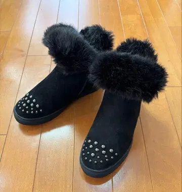 새상품 마리클럽의 스터드 부착 스웨이드 숏부츠