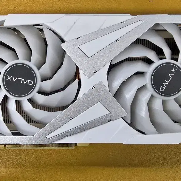갤럭시 RTX 3060 EX 12GB 화이트 그래픽카드 RGB LED