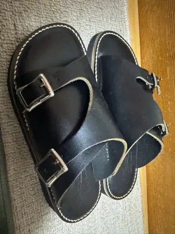 블랙 더블 버클 샌들 OT-8970