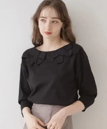 쿠튀르 브로치 리본 넥 니트