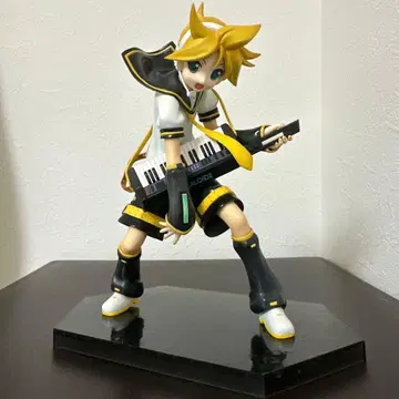 캐릭터 보컬 시리즈02 카가미네 렌 1/8 피규어