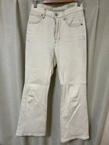 FACTOTUM 화이트 부츠컷 데님