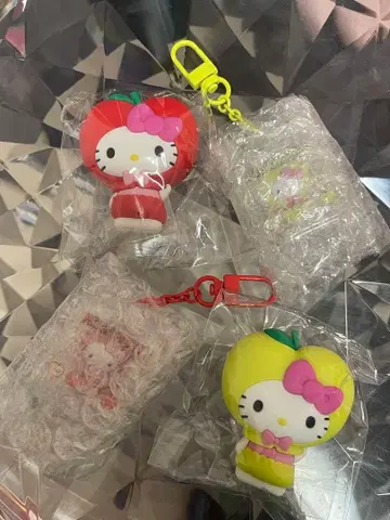 [ 산리오 ] 후르츠 디자인 키티 마그넷 & 키링 세트