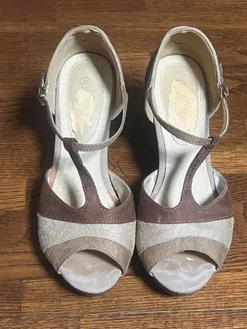 베이지 브라운 웨지 샌들