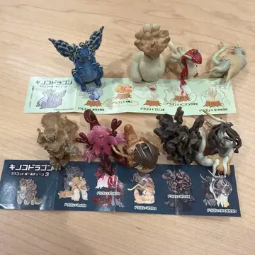 버섯 드래곤 마스코트 9개 + 스시 드래곤 1개