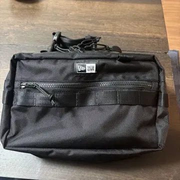 뉴에라 스퀘어 힙색 7L 블랙