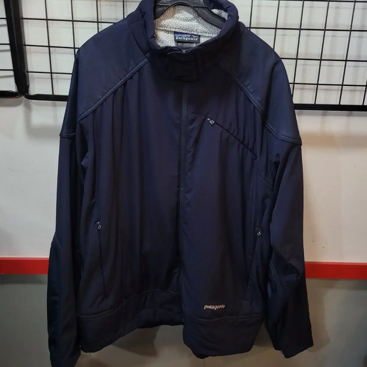 reduced price) Patagonia R4 Regulator Jacket Medium reduced price) Patagonia R4 Regulator Jacket Medium