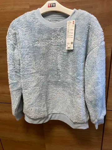 [ 미사용 새상품 ] UNIQLO 퍼리 플리스 세트 상의만 M 사이즈
