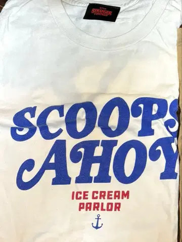 기묘한 이야기 스쿱스아호이 SCOOPS AHOY 티셔츠