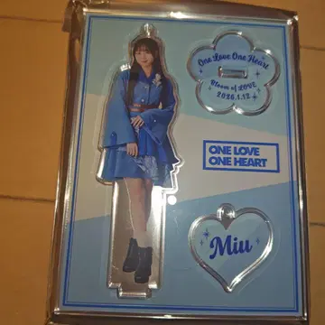 ONELOVEONEHEART 러브원 후지사키 아오이 깃털 아크릴 스탠드