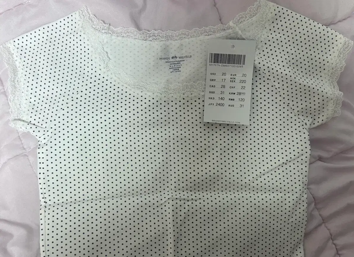 Brandy Melville Short Sleeve T-shirt on Bunjang Global Site.