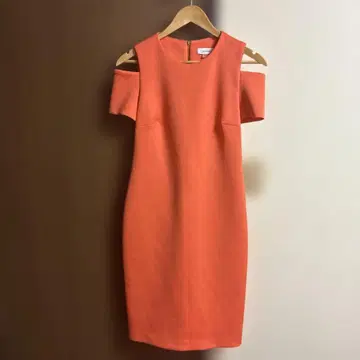 캘빈클라인 CK 오렌지 컬러 오픈 숄더 드레스 원피스