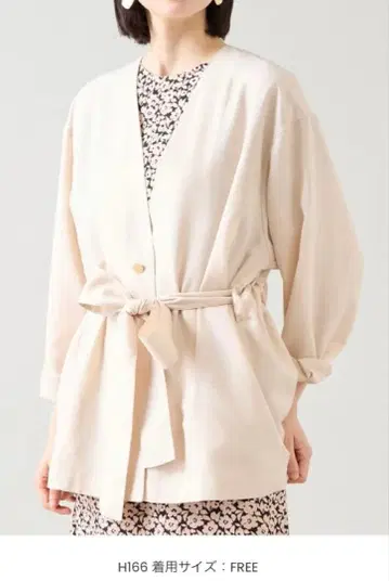 [택 포함 새상품] Tiara 리본 벨트 자켓 아이보리