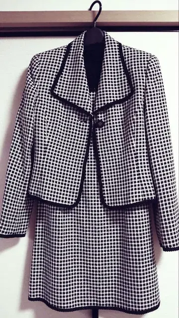 체크 무늬 정장 세트 (자켓 드레스)