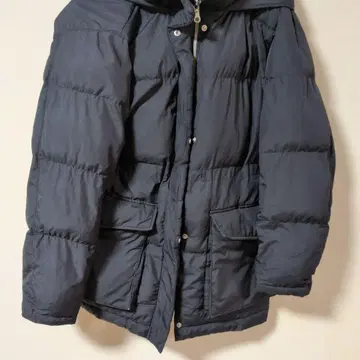 GU 블랙 후드 부착 다운 자켓