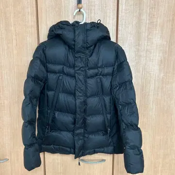 블랙 후드 부착 다운 자켓 미즈노