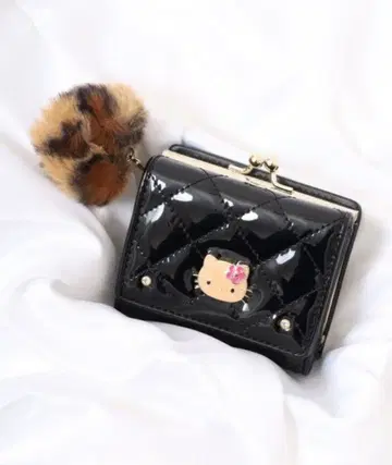 선탠 키티 입금 에나멜 퀼트 지갑