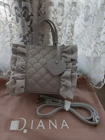 다이애나 프릴 핸드백 라이트 그레이 퀼팅 비쥬