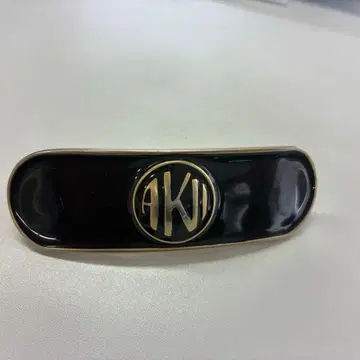 블랙 로고 머리핀 언클라인