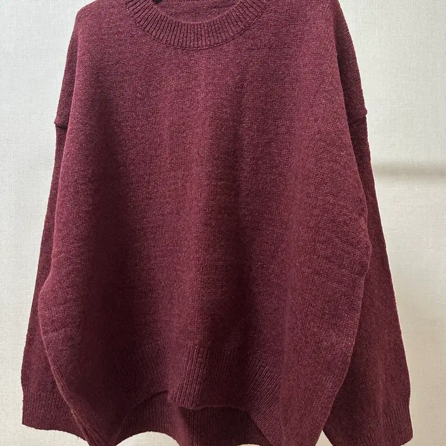 Overseas luxury brand Elena Solano, purchased for around 380,000 won, wine  knit on Bunjang Global Site.