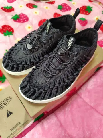 새상품급 KEEN 아웃도어 샌들 블랙 24cm