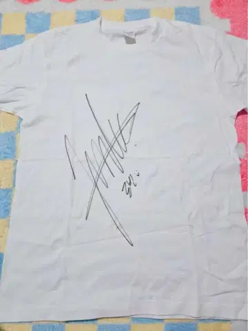 n.SSign 친필 사인 포함 T셔츠 로빈