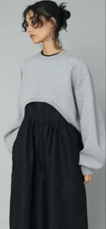 해린도트사이 HeRIN.CYE 맨투맨 상의