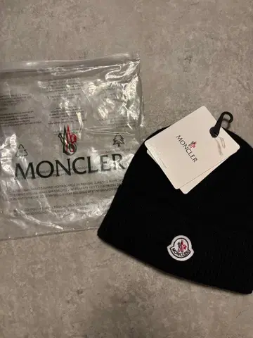 최종 가격 인하 MONCLER 블랙 니트 모자