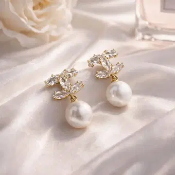 인기 펄과 크리스탈의 엘레강트 로고 귀걸이 CC